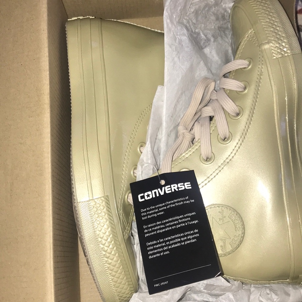 Brand new still in box converse !